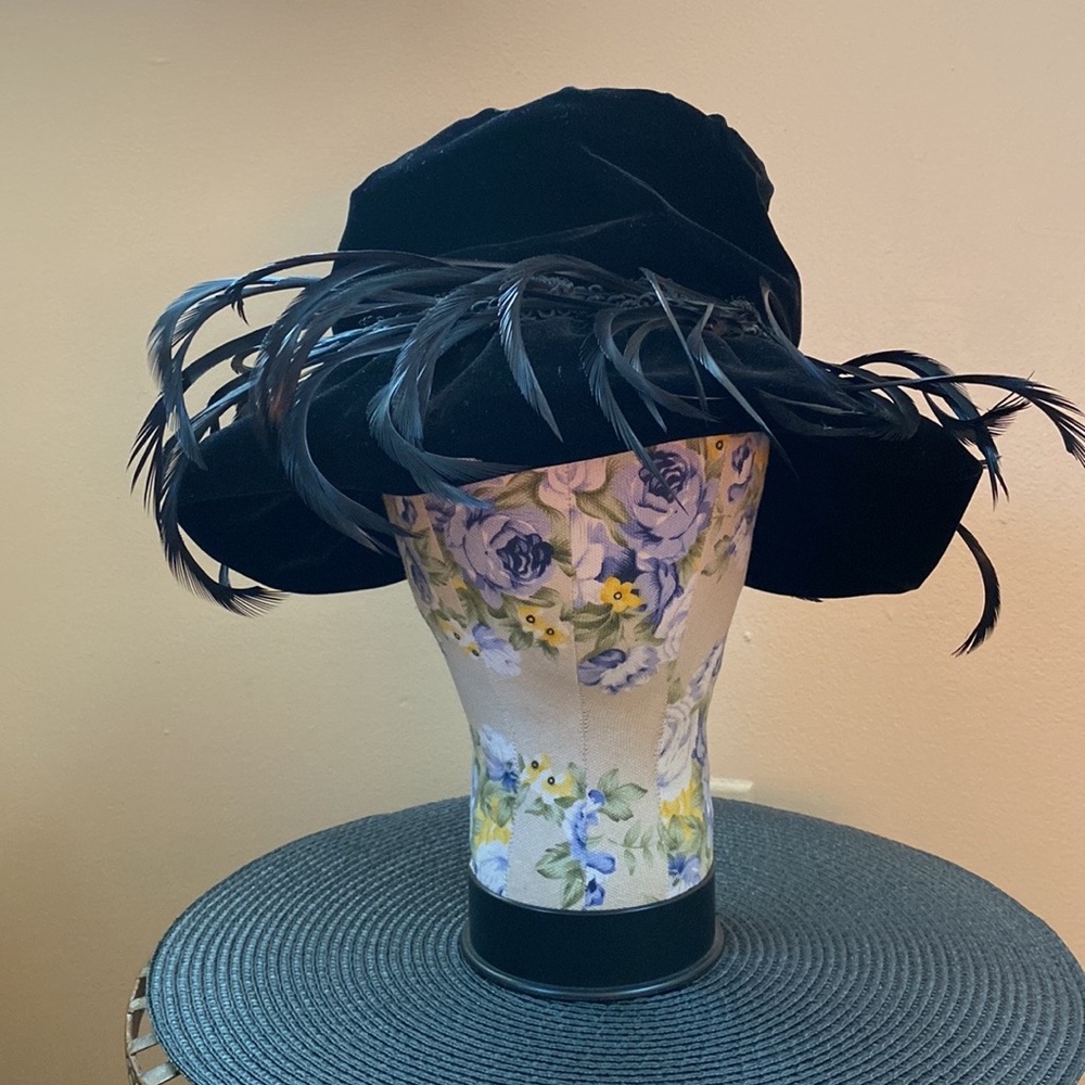 VTG 60’s CHRISTIAN DIOR Black Velvet Feather Hat